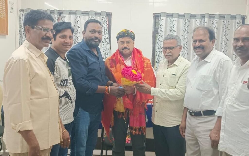 సింగరేణి ఏరియా ఆసుపత్రి అడిషనల్ సీఎంవో డా. ప్రసన్న కుమార్‌కు ఘన సన్మానం
