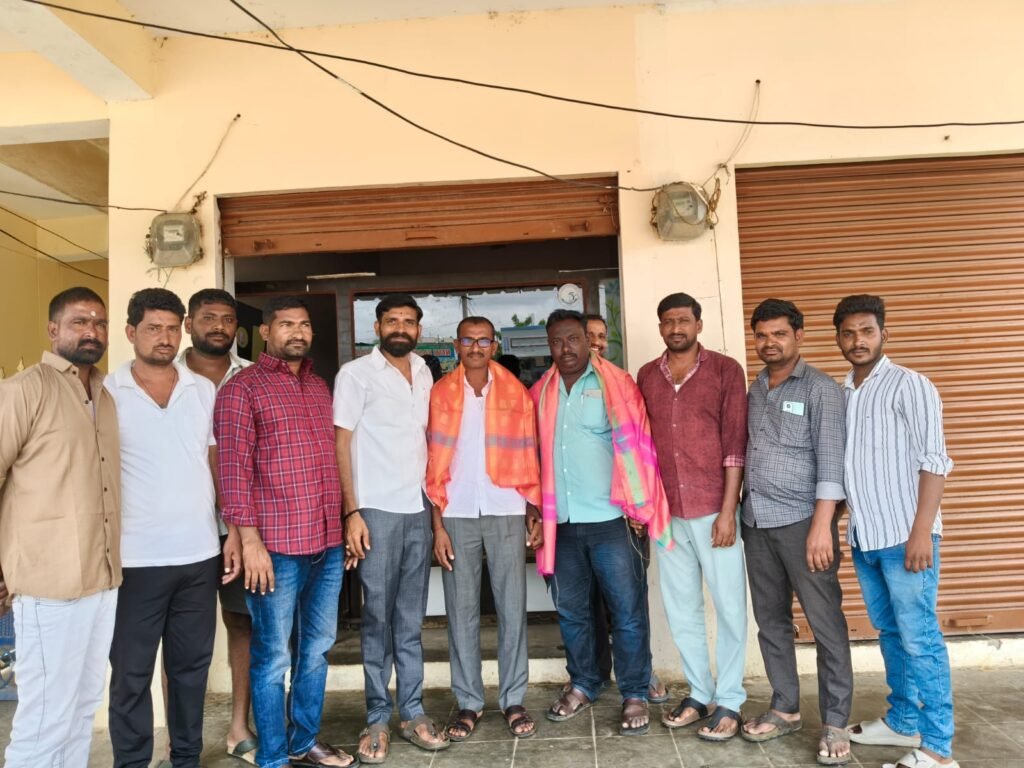 నూతనంగా ఏర్పడిన ఎమ్మార్పీఎస్ మండల అధ్యక్షుడిగా మెక్క రమేష్ , సలహాదారునిగా రాంసాని బుమయ్య సన్మానించిన బీర్కూర్ గ్రామ సర్పంచ్ అరిగే ధర్మతేజ