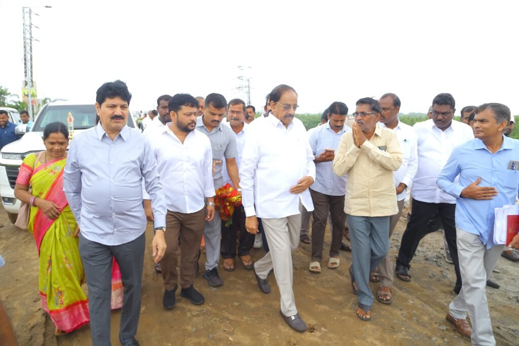 భద్రాచలం–వాజేడు రహదారికి మోక్షం కల్పించండి