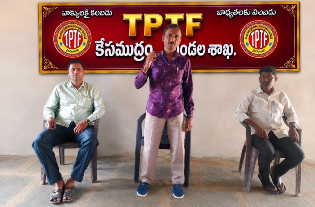 అక్షర&nbsp; శిల్పుల ఆక్రందన.. ‘నల్ల’ రంగు పులుముకుంటున్న బడి