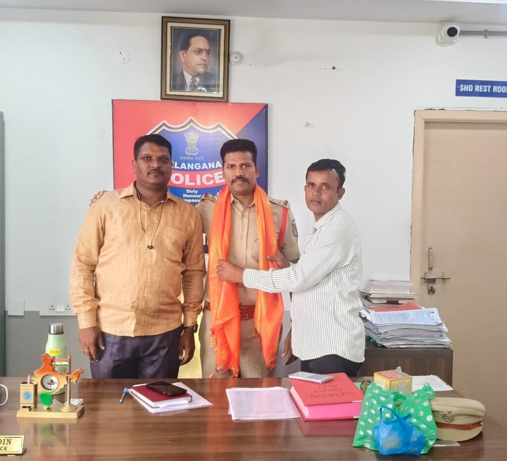 తుర్కపల్లి నూతన ఎస్‌హెచ్‌ఓ శివకృష్ణను కలిసిన భాస్కర్ గౌడ్