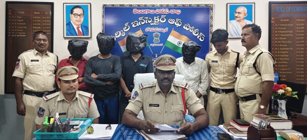 బ్యాటరీల చోరీ ముఠా గుట్టురట్టు.. నలుగురు అరెస్ట్