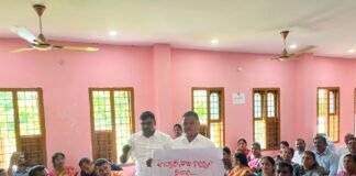 ఆప్కారి శాఖపై తీరుపై ఆగ్రహం బెల్ట్ షాపులకు లైసెన్స్ ఇచ్చారా అంటూ ప్రశ్నించిన కమలాపూర్ సర్పంచ్ పబ్బు సతీష్