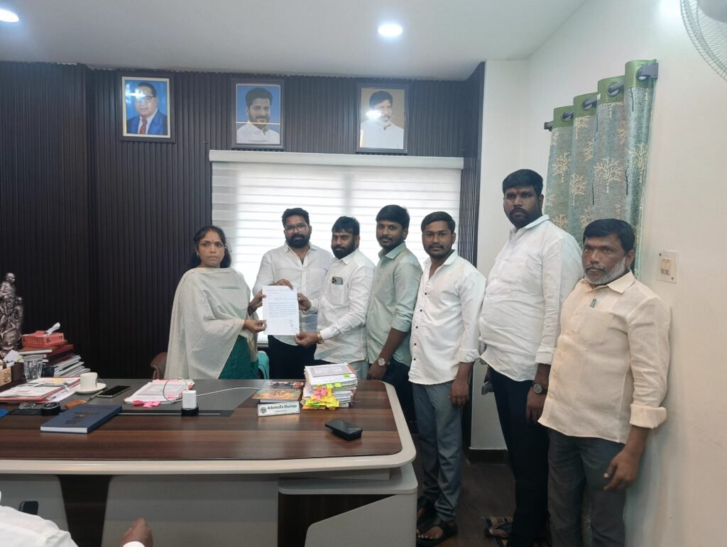 పార్కుల ఆక్రమణలు తొలగించి సుందరీకరణ చేపట్టాలి: తుంగతుర్తి రవి