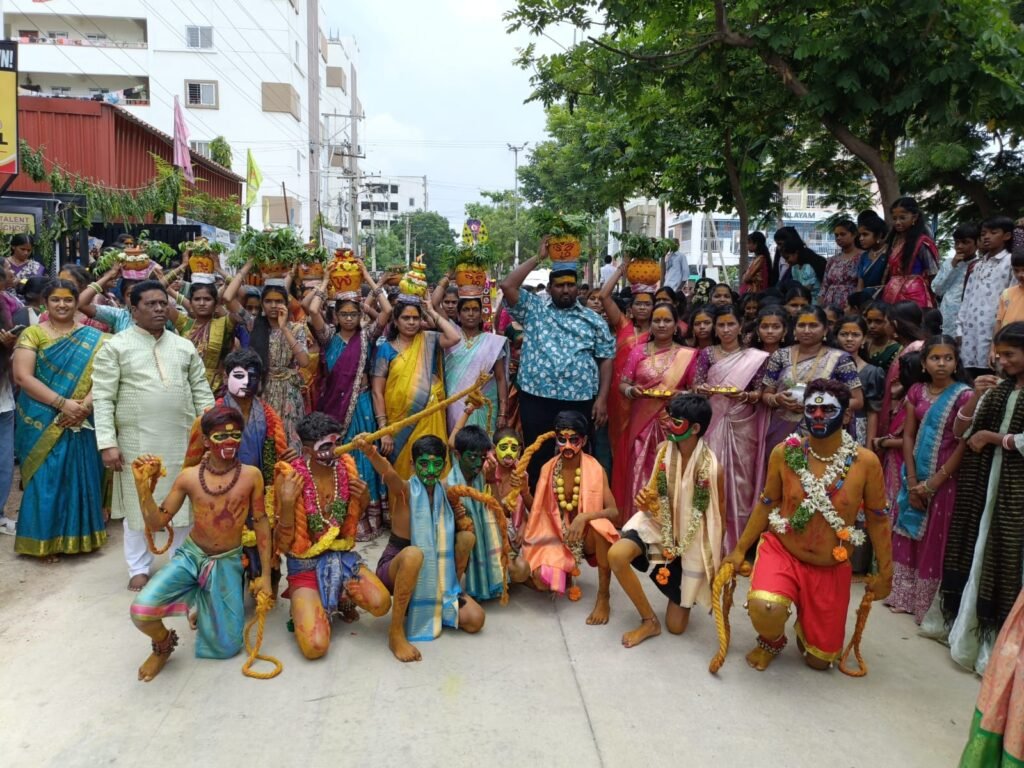 కృష్ణవేణి టాలెంట్ స్కూల్లో బోనాల సంబరాలు