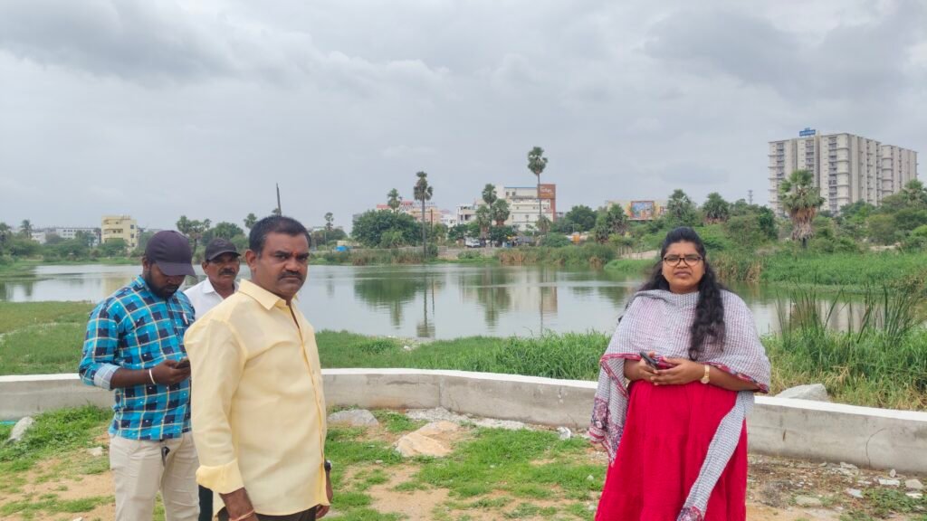 మీరాలంకుంట ఆక్రమణలపై ఇరిగేషన్ అధికారుల ఉక్కుపాదం……మురుగునీరు వదిలితే కఠిన చర్యలు తప్పవు: ఏఈఈ మౌనిక హెచ్చరిక