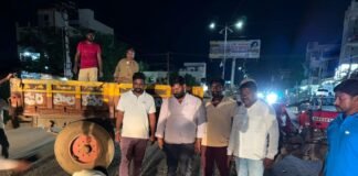రహదారి గుంతలు మరమ్మత్తులు చేపించిన మున్సిపల్ చైర్మన్