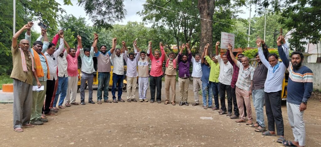 ఆటో కార్మికుల హామీలు నెరవేర్చాలి: ఆగస్టు 24న రాష్ట్రవ్యాప్త బంద్