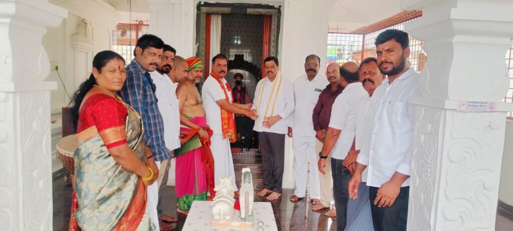 బంజారాల జెండా పండుగలో ప్రత్యేక పూజలు….ఈ కార్యక్రమంలో పాల్గొన్న డీసీసీ ఉపాధ్యక్షులు వేముల మహేష్ గౌడ్