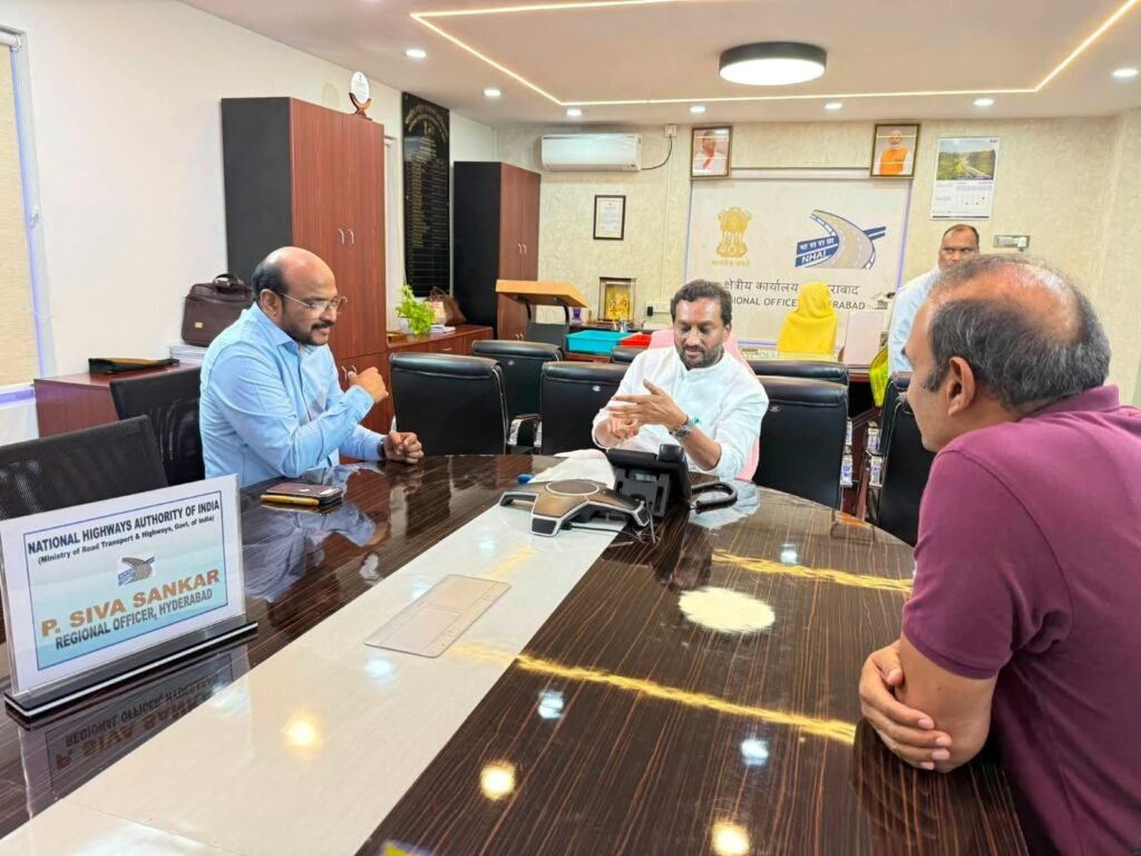 అడిగాస్ కూడలి వద్ద ఫ్లైఓవర్ పనులు వేగవంతం చేయాలి<br>మేడ్చల్‌–అత్వెల్లి జాతీయ రహదారి పనులపై ఎంపీ రఘునందన్‌రావు ప్రత్యేక దృష్టి