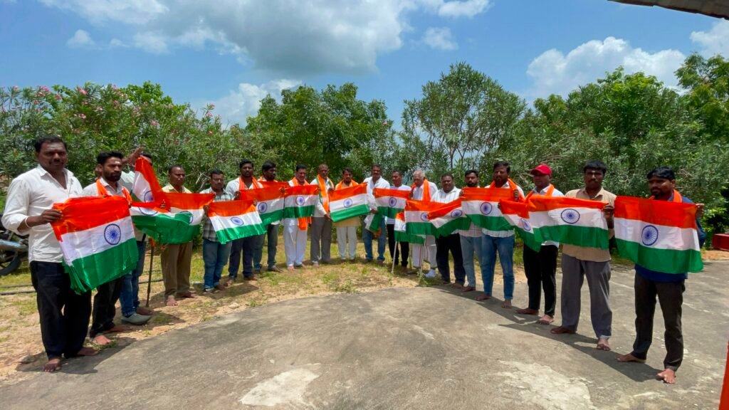 హర్ ఘర్ తిరంగాను ఊరు రా చేపట్టాలి