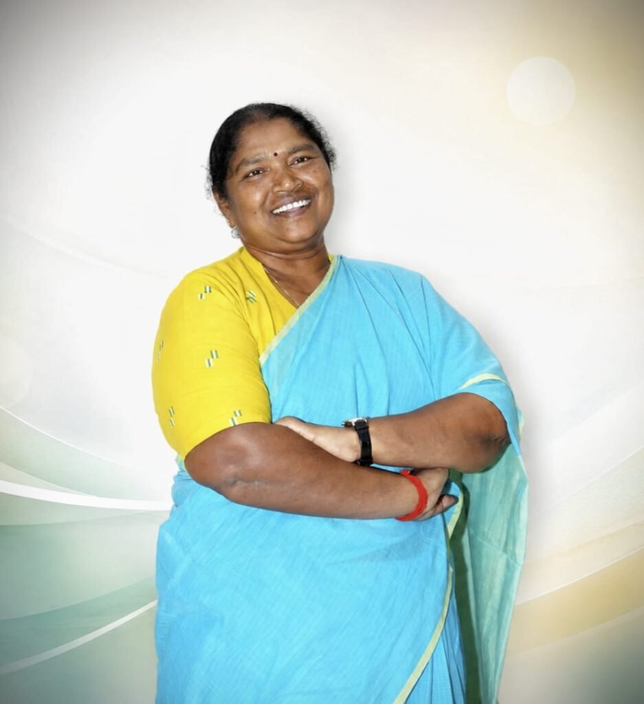 అమ్మలా ఆదరణ..అక్కలా అండ