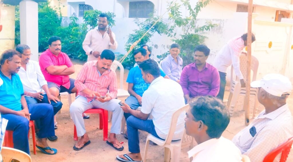 ఆటో డ్రైవర్ బిక్షపతి కుటుంబానికి 66వ డివిజన్ అధ్యక్షుడు గొర్రె కిరణ్ కుమార్ పరామర్శ…