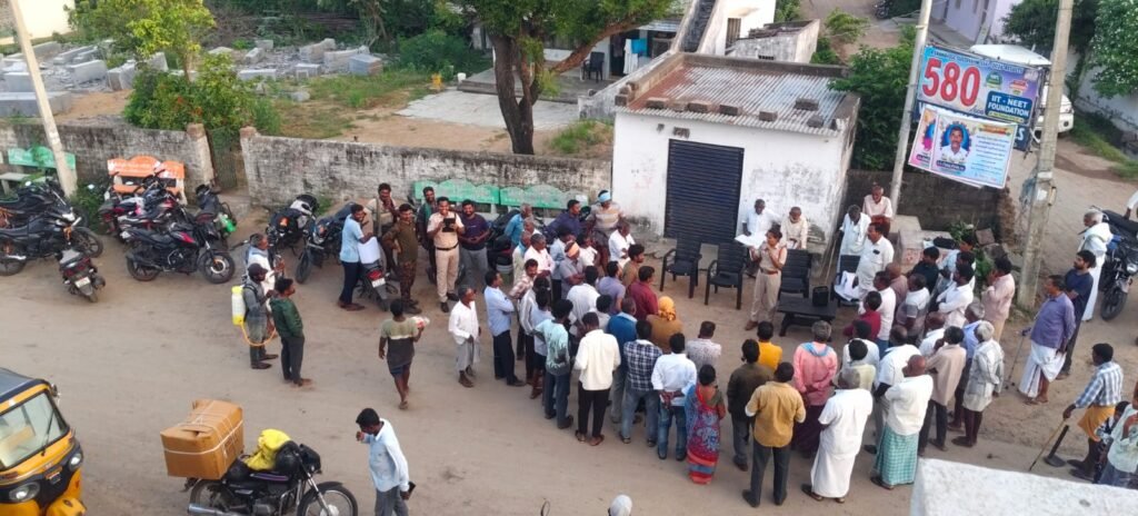 వెల్లంపల్లి లో కార్డెన్ సెర్చ్ నిర్వహించిన ఎస్ ఐ అమూల్య