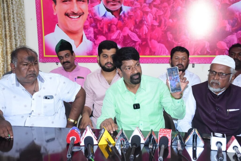 ఎమ్మెల్యే చింత ప్రభాకర్‌పై విమర్శలు చేస్తే సహించేది లేదు బీఆర్ఎస్ నేతలు