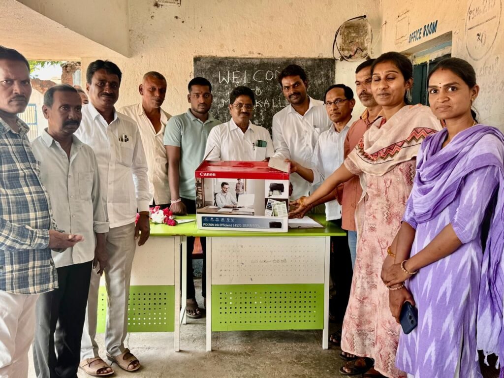 చిన్ననాటి పాఠశాలకు ప్రింటర్‌ విరాళం