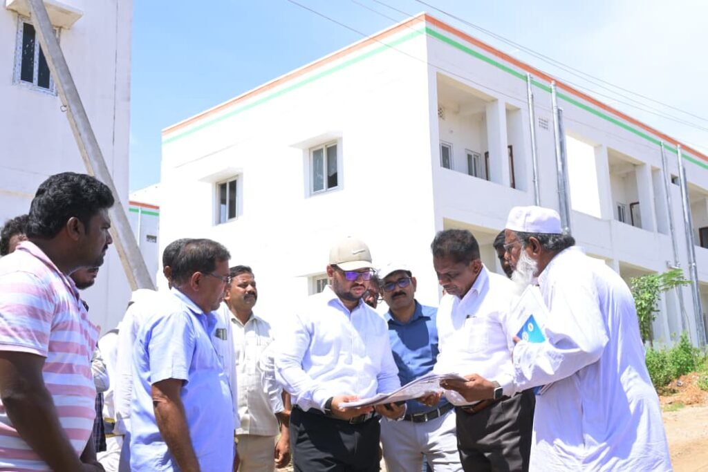 డబుల్ బెడ్రూమ్ ఇండ్ల పనుల్లో స్పీడు పెంచాలి.  జిల్లా కలెక్టర్ తేజస్ నంద్ లాల్ పవార్.
