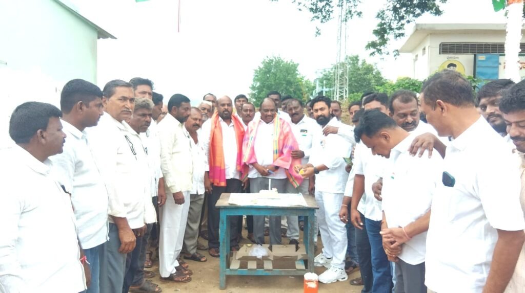 ఘనంగా దొంతుల శ్రీనివాస్ జన్మదిన వేడుకలు