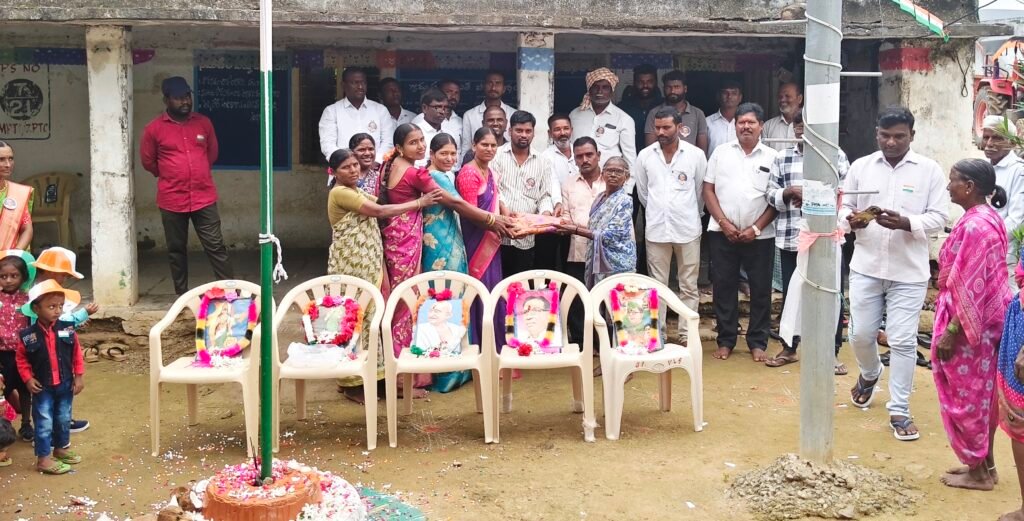 80 స్వతంత్ర దినోత్సవ సందర్భంగా దుప్పట్ల పంపిణీ