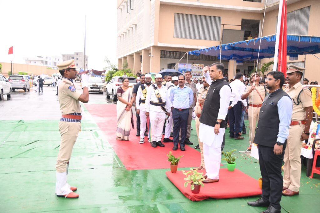 స్వాతంత్య్ర సాధనలో అమరుల త్యాగాలు మరువలేనివి