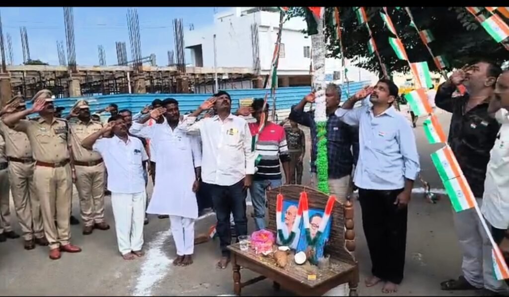 ఖమ్మం రైల్వే స్టేషన్ ఆటో యూనియన్ ఆధ్వర్యంలో ఘనంగా స్వాతంత్ర్య దినోత్సవ వేడుకలు