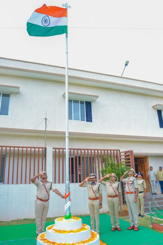 జిల్లా పోలీస్ కార్యాలయంలో ఘనంగా 80వ స్వాతంత్ర్య దినోత్సవ వేడుకలు