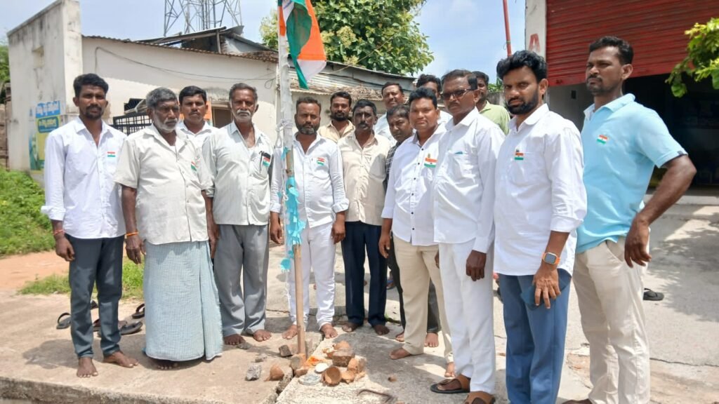 ఏఐటీయూసీ ఆధ్వర్యంలో గరిడేపల్లి మండల కేంద్రం లో ఘనంగా స్వాతంత్ర దినోత్సవ వేడుకలు<br>