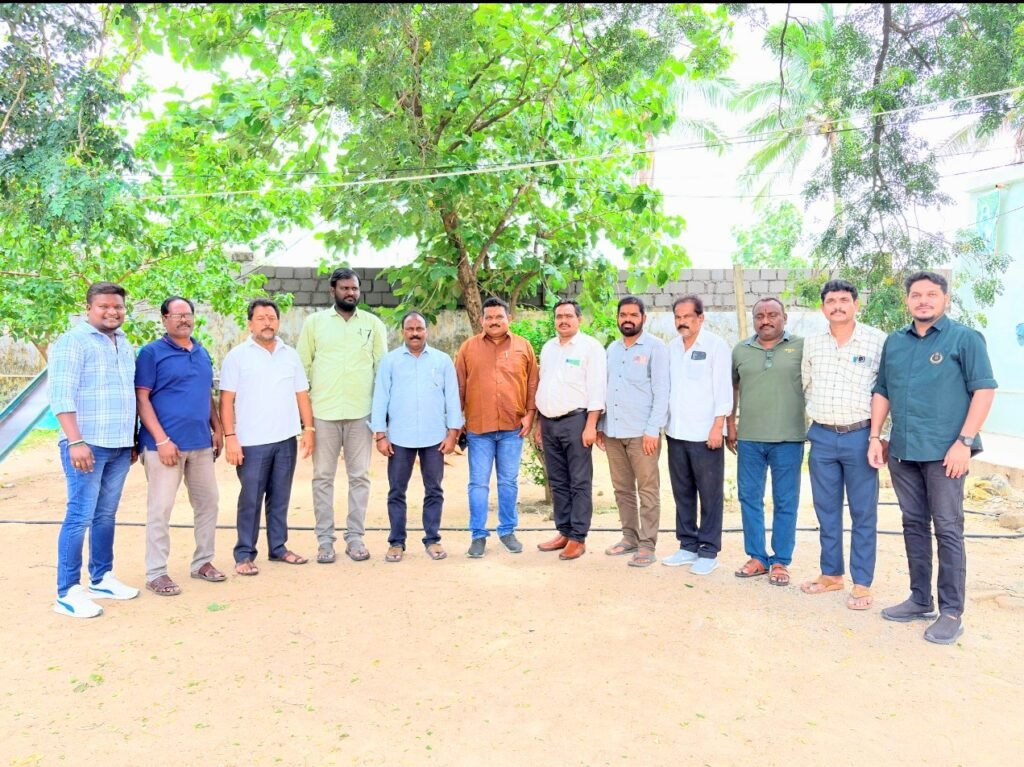 జర్నలిస్టుల ఐక్యత కోసం కళ్యాణిఖని ప్రెస్ క్లబ్ ఏర్పాటు కళ్యాణిఖని ప్రెస్ క్లబ్ అధ్యక్షుడు పార్వతీ రాజేష్ కుమార్ నూతన కార్యవర్గం ఎన్నిక