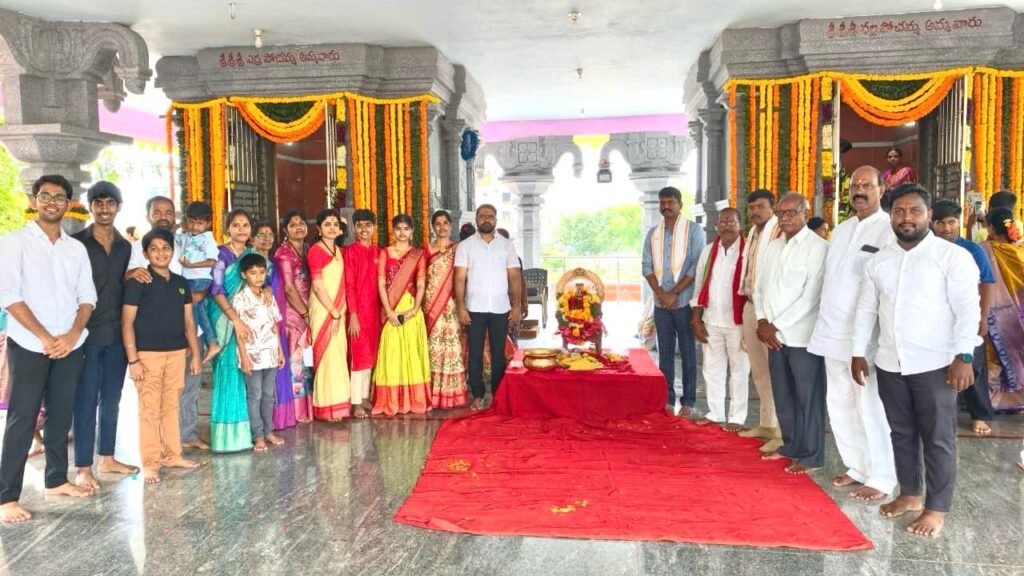 అన్నోజిగూడలో వైభవంగా బోనాల పండుగ…రేవంతన్న టీం సభ్యులు సింగిరెడ్డి శ్రీకాంత్ రెడ్డి ఆధ్వర్యంలో పూజలు….అమ్మవార్లను దర్శించుకున్న ఐటీ కారిడార్ సీఐ జగన్నాథ్