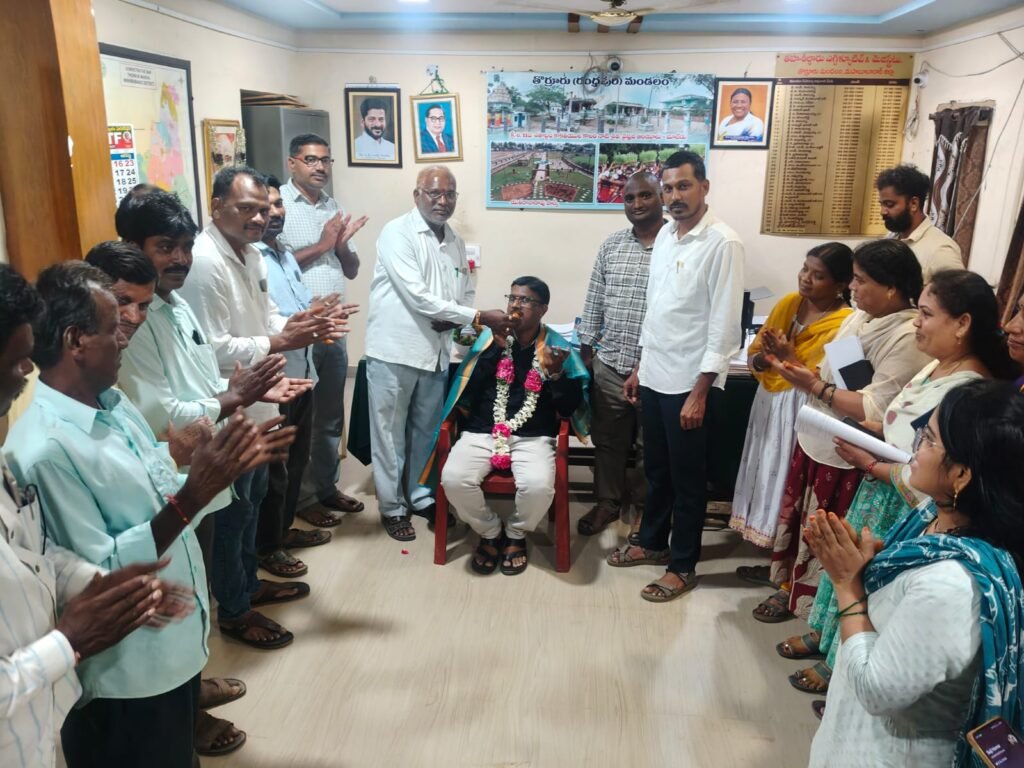 ఉత్తమ తహశీల్దార్ అవార్డు గ్రహీతకు ఘన సన్మానం