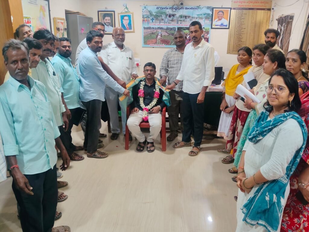 ఉత్తమ తహశీల్దార్ అవార్డు గ్రహీతకు ఘన సన్మానం