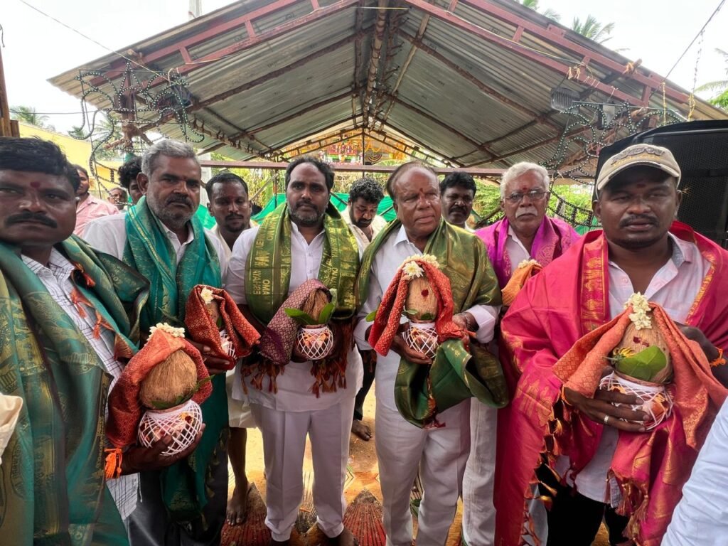 శ్రీ గుర్రప్ప స్వామి ఆలయ మహా కుంభాభిషేకంలో ఘనంగా పాల్గొన్న ఆనగంటి హరికృష్ణ