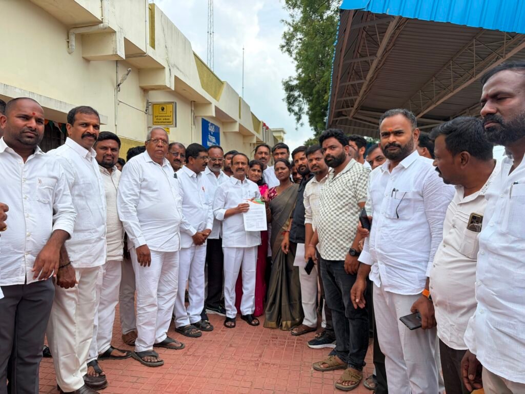 మేడ్చల్ రైల్వే స్టేషన్‌లో పలు రైళ్లకు హాల్ట్ కల్పించాలి