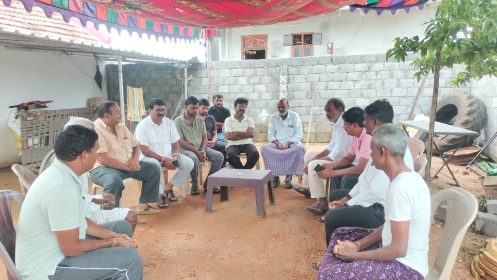 గుండారంలో మృతుల కుటుంబాలను పరామర్శించిన   మాజీ ఎమ్మెల్యే రసమయి బాలకిషన్