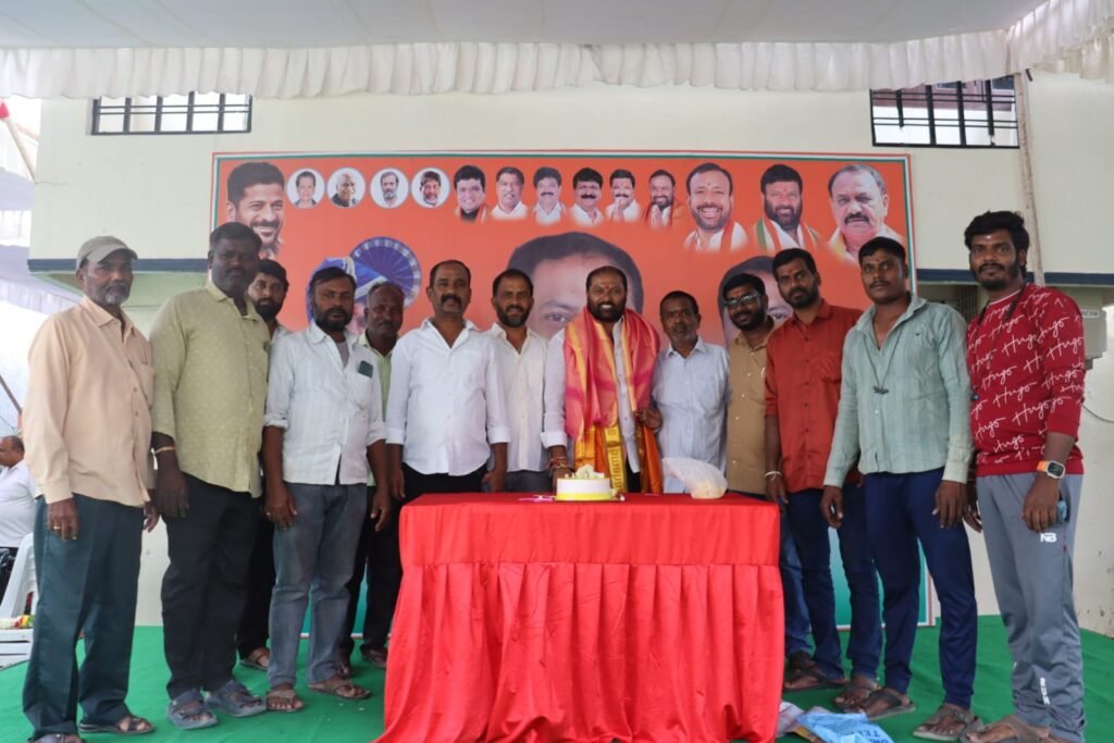 రాఘవేందర్ గౌడ్ కి జన్మదిన శుభాకాంక్షలు తెలియజేసిన ఐఎన్టి యుసి ఆటో సంఘం నాయకులు