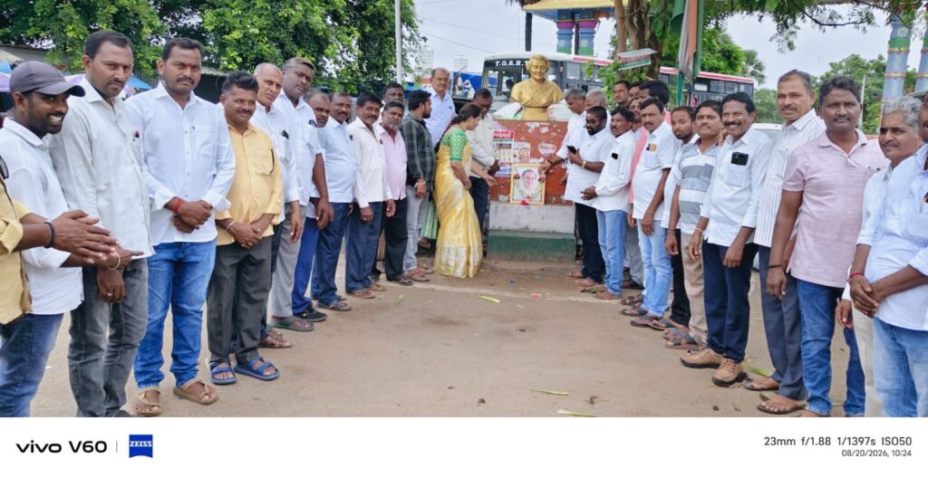 కాంగ్రెస్ పార్టీ ఆధ్వర్యంలో రాజీవ్ గాంధీ జయంతి వేడుకలు ఘనంగా