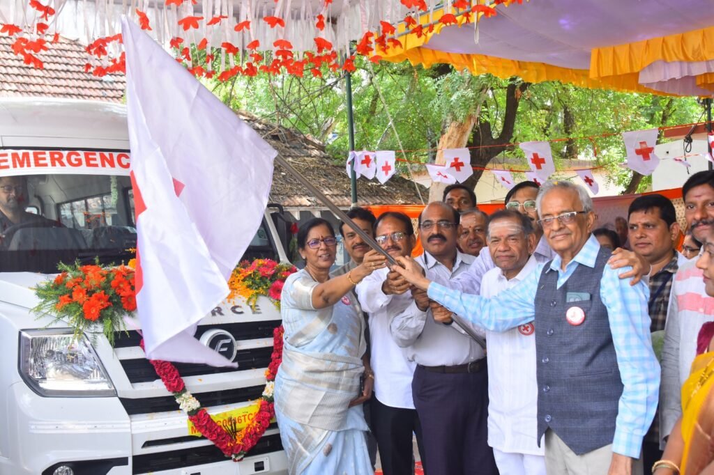 రెడ్ క్రాస్ సొసైటీ, తలసీమియా రోగుల రవాణా, రక్తదాన శిబిరాల నిర్వహణకు రూ.20 లక్షల విలువైన వాహనం అందజేత