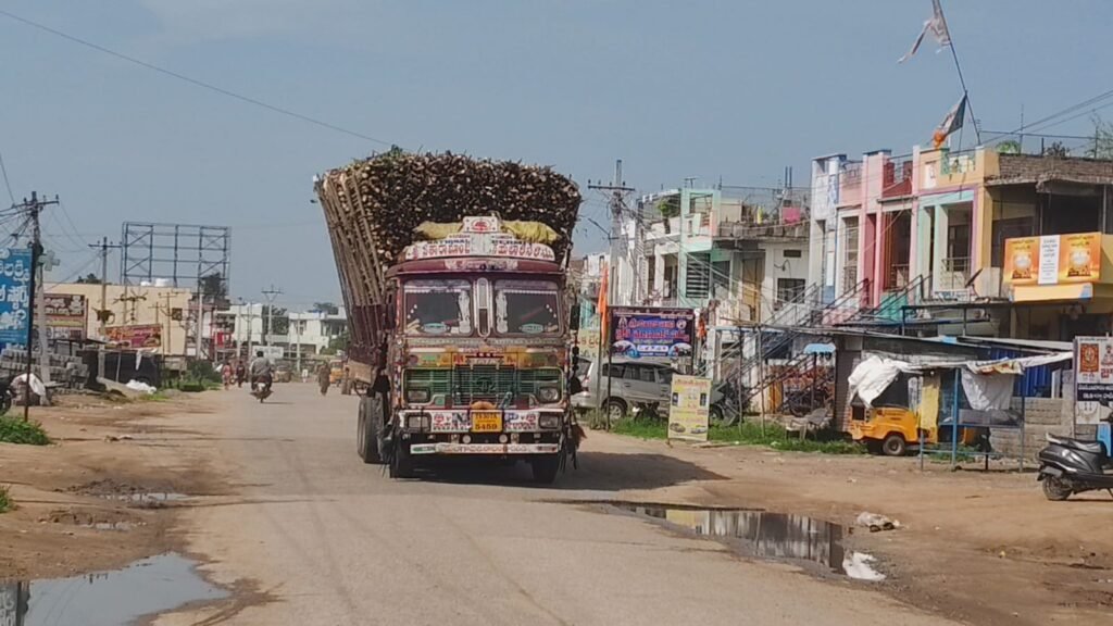 లారీల ద్వారా అక్రమ కలప రవాణా ఆర్టిఏ జాడ ఎక్కడ?
