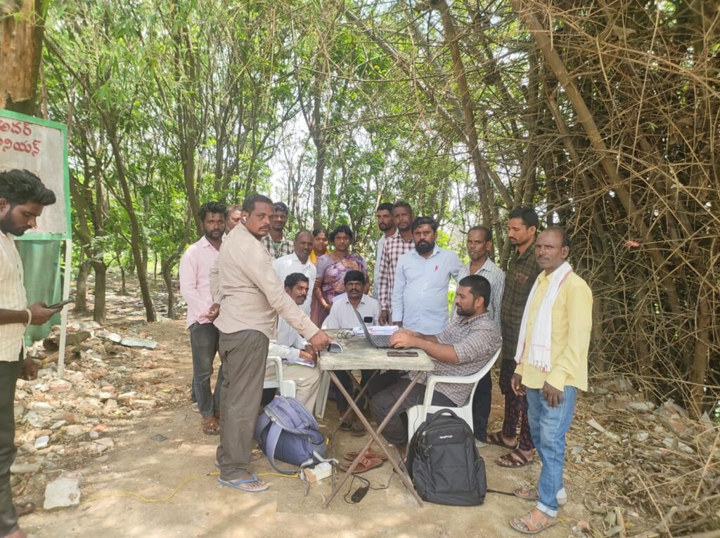 భవన నిర్మాణ కార్మికులకు లేబర్ కార్డులు సీఐటీయూ ఆధ్వర్యంలో దరఖాస్తుల స్వీకరణ