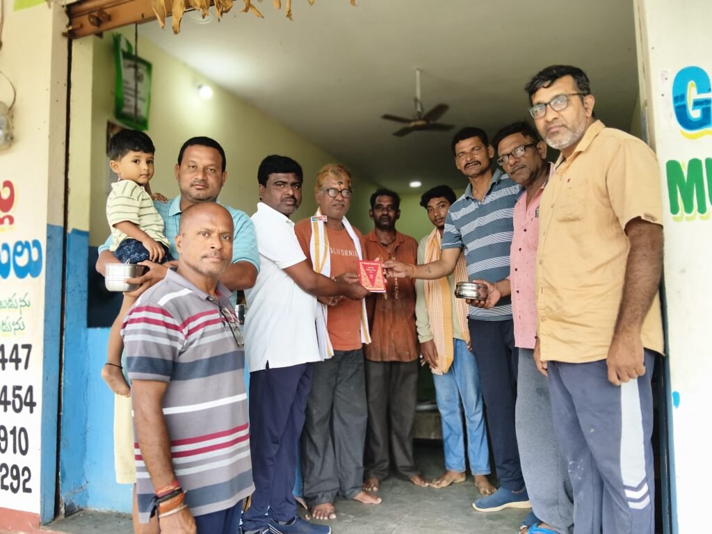 ప్లాస్టిక్ నివారణకు గోల్డెన్ మటన్ షాపు వినూత్న ప్రయత్నం…టిఫిన్ బాక్స్ తెస్తే మటన్‌పై రూ.50 తగ్గింపు