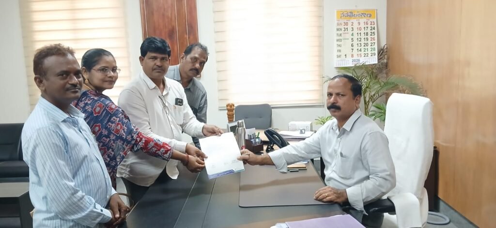 దివ్యాంగుల రైల్వే పాస్‌ల జారీకి చర్యలు చేపట్టాలని కలెక్టర్‌కు వినతి
