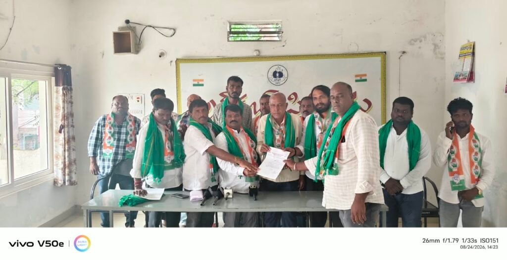 కాంగ్రెస్ పార్టీ బలోపేతానికి కృషి చేయాలి టిపిసిసి  రాష్ట్ర కార్యదర్శి వ్యవసాయ మార్కెట్ కమిటీ చైర్మన్ : దేవులపల్లి యాదగిరి