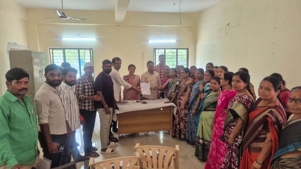 ఐదేళ్లుగా బిఎల్ఓలకు వాళ్లకు అందని జీతం