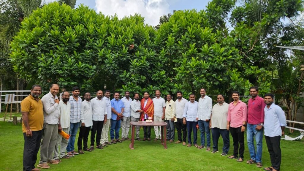 ఎల్లంపేట్‌లో ఘనంగా కంచుగంట మహేష్ జన్మదిన వేడుకలు