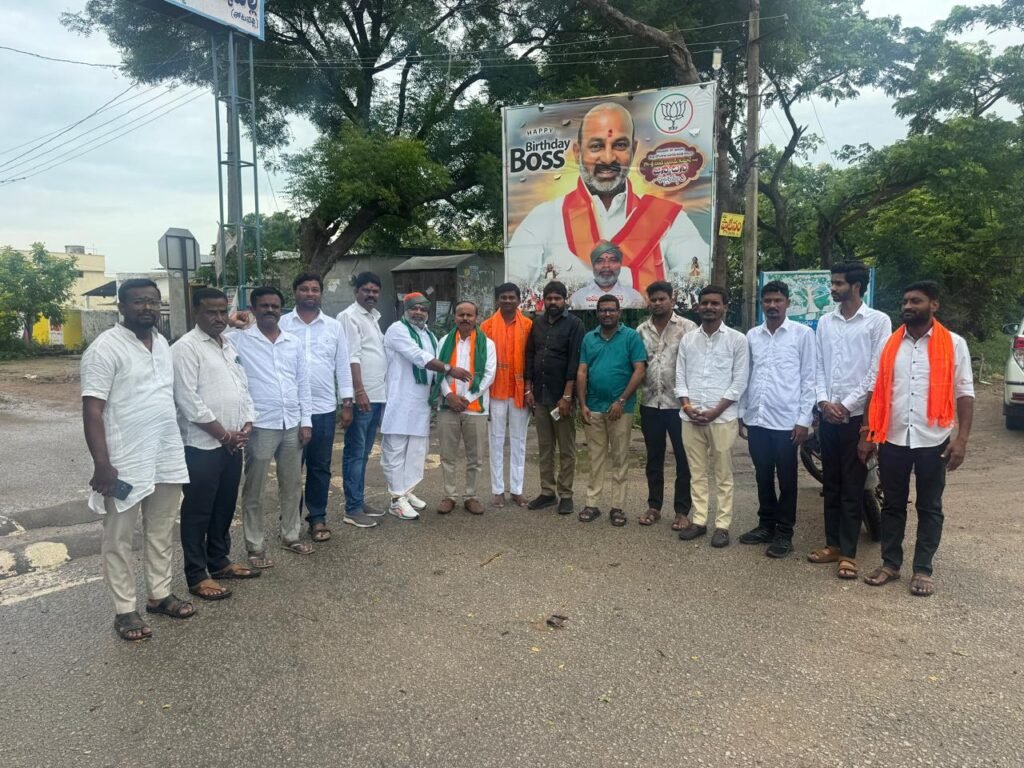 ఫీజు రీయింబర్స్‌మెంట్ బకాయిలు వెంటనే విడుదల చేయాలి   సాయిని మల్లేశంకు ఘన స్వాగతం పలికిన బీజేపీ శ్రేణులు