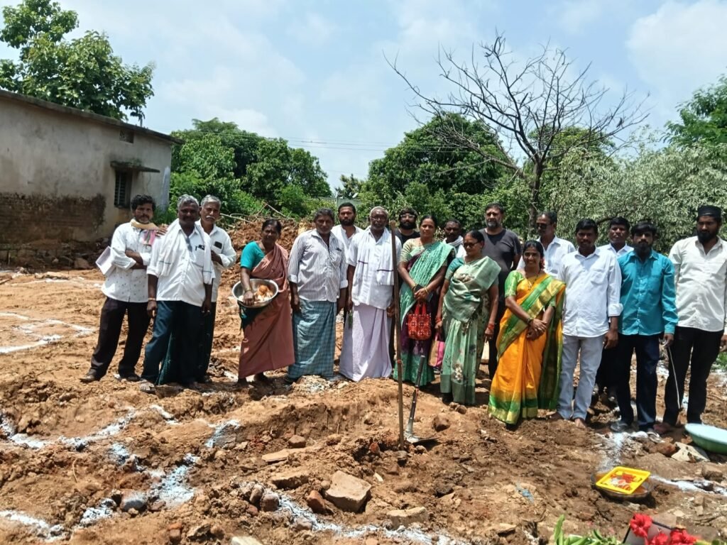 ఎత్తొండ క్యాంప్లో నూతన గ్రామ పంచాయతీ భవనానికి భూమిపూజ.