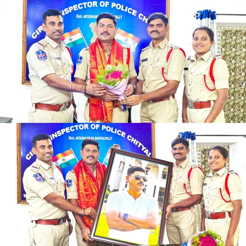 బదిలీ పై వెళ్తున్న సీఐ మల్లేష్ ను సన్మానించిన సర్కిల్ ఎస్సైలు