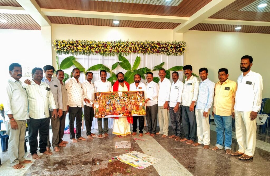 తొర్రూర్ పట్టణ కేంద్రంలో  ఘనంగా తిరుపతి రెడ్డి నూతన గృహప్రవేశ వేడుకలు