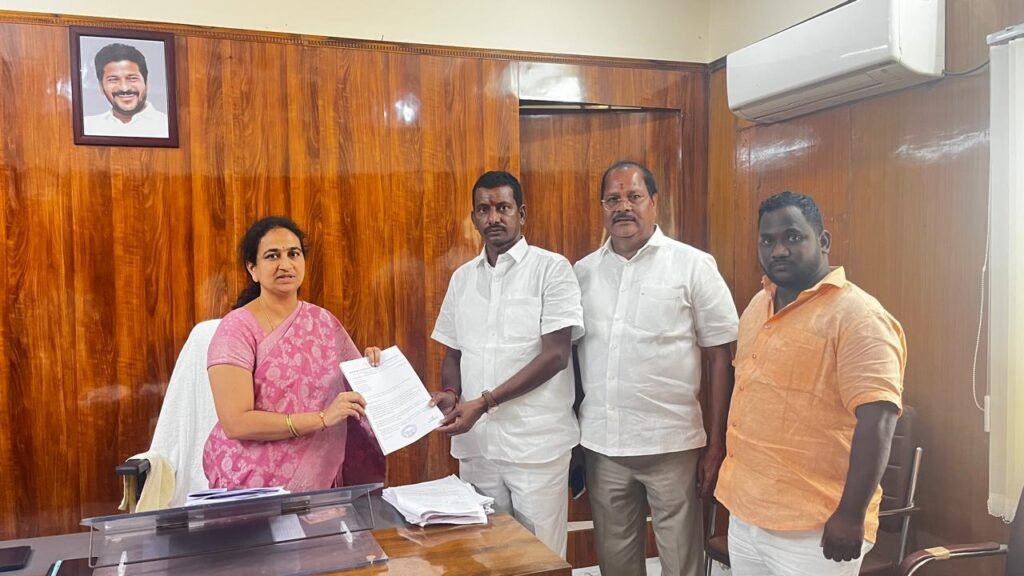 పోచారం డివిజన్‌లో రోడ్లు, డ్రైనేజీ సమస్యలు పరిష్కరించాలి…డీసీ వాణికి వినతిపత్రం అందజేసిన కర్ర రాజేష్