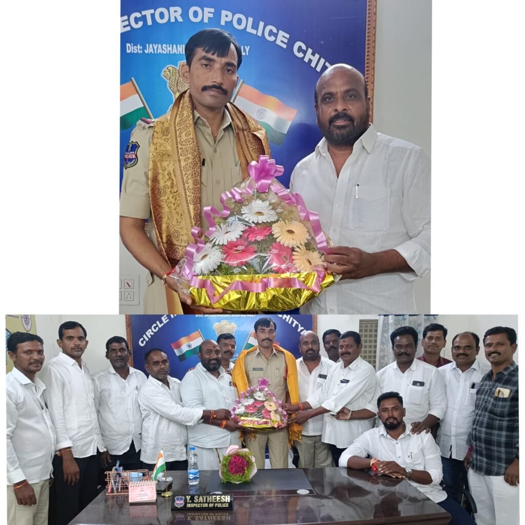 నూతన సీఐ ని మర్యాదపూర్వకంగా కలిసిన టేకుమట్ల కాంగ్రెస్ పార్టీ నాయకులు